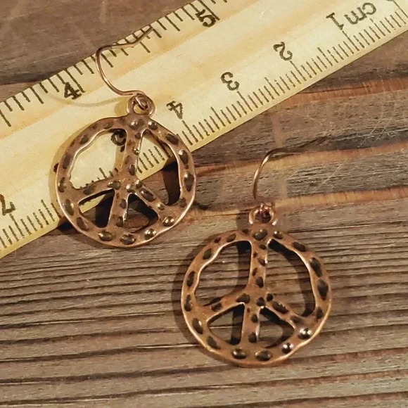 Edgy Rustic Antique Copper Hammered Peace Sign Earrings - Picture 6 of 6